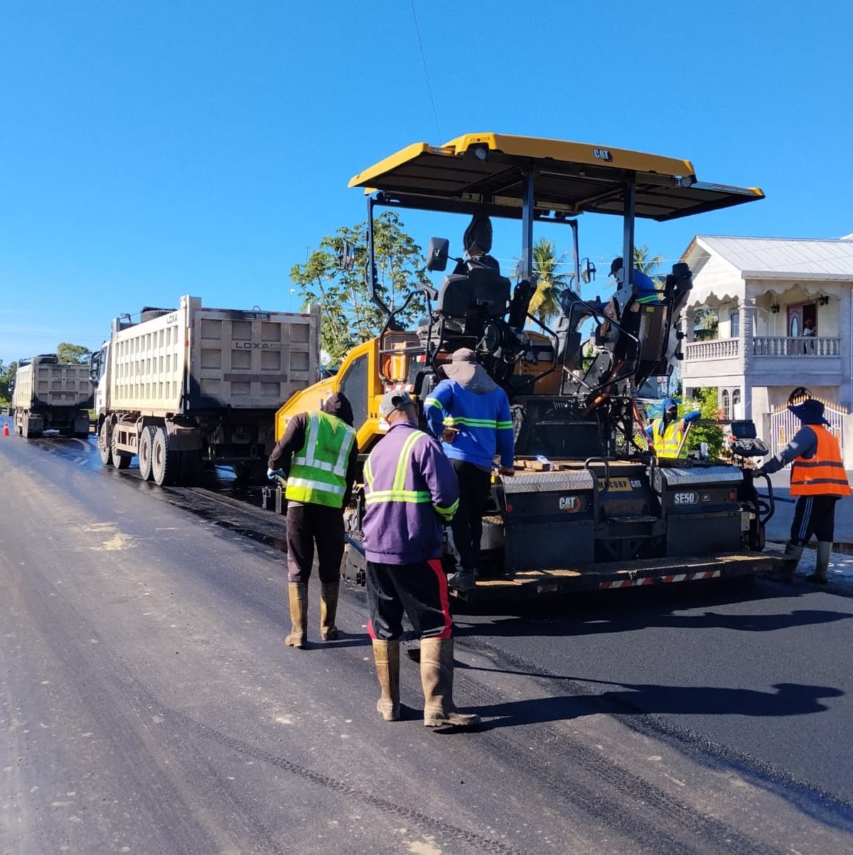 Drominc asphalt paving operation